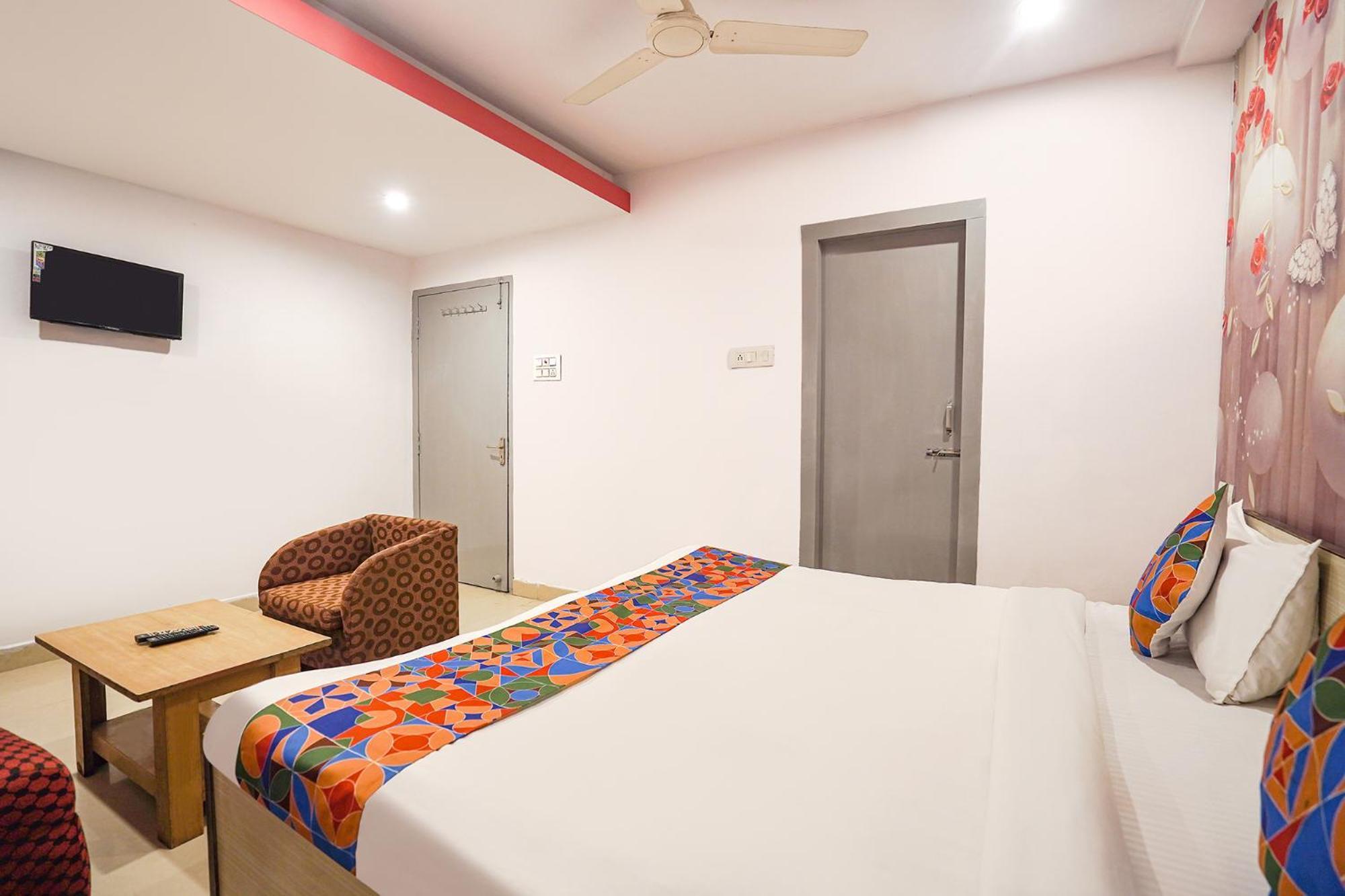 Muthiganj Fabexpress R Inn - Nr Prayagraj Railway Station מראה חיצוני תמונה